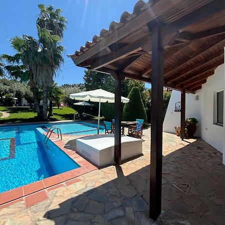 Country House With Pool And Big Garden 奥罗波斯 外观 照片