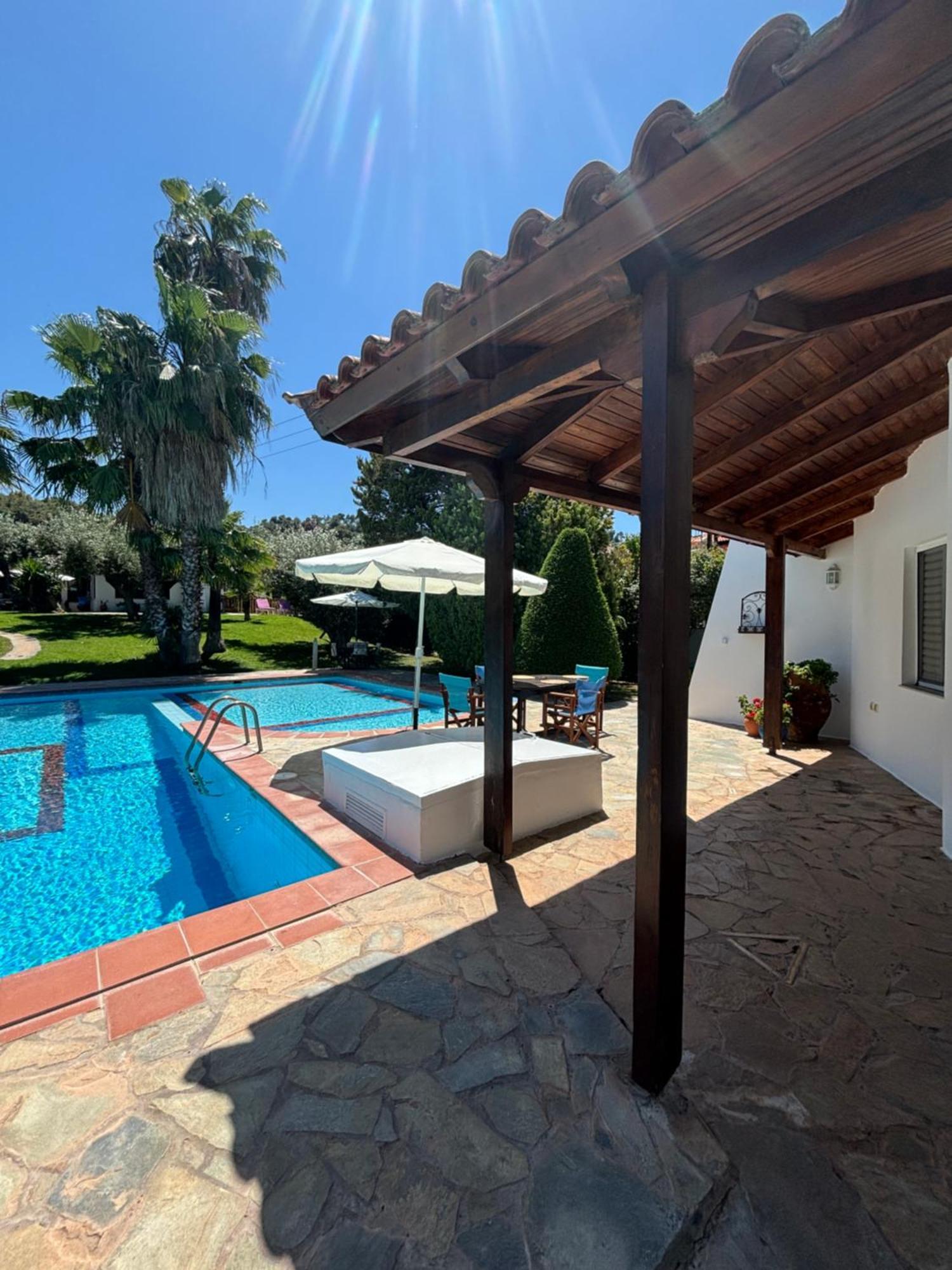 Country House With Pool And Big Garden 奥罗波斯 外观 照片
